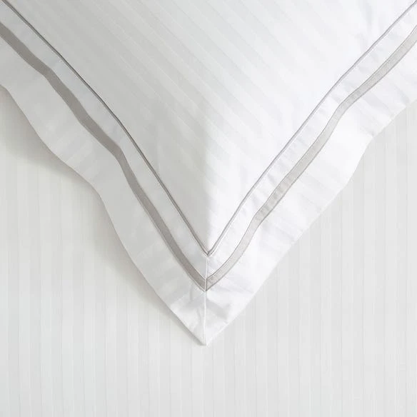 Cambridge Quilt Cover - White Silver – Image 6