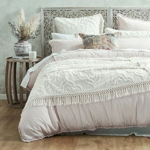 Eadie Bedspread - White – Image 3